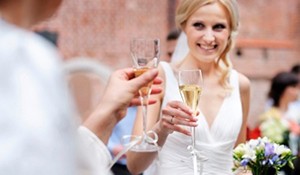 結婚式乾杯の挨拶：会場内を盛り上げる乾杯音頭の作り方